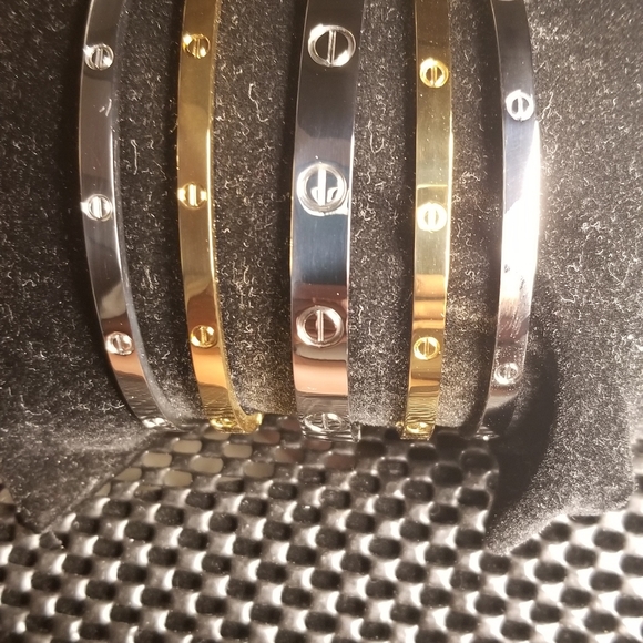 Gold Filled Stainless Steel Bangle 4mm - Picture 7 of 11